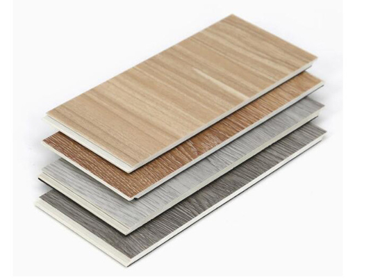 การทําความสะอาดและบํารุงรักษาง่าย พื้น SPC / พื้น PVC สําหรับตกแต่งภายใน