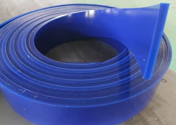 กระโปรงซีลสายพานลำเลียง PU สีแดงใช้จุดถ่ายโอนความต้านทานการสึกหรอสูง