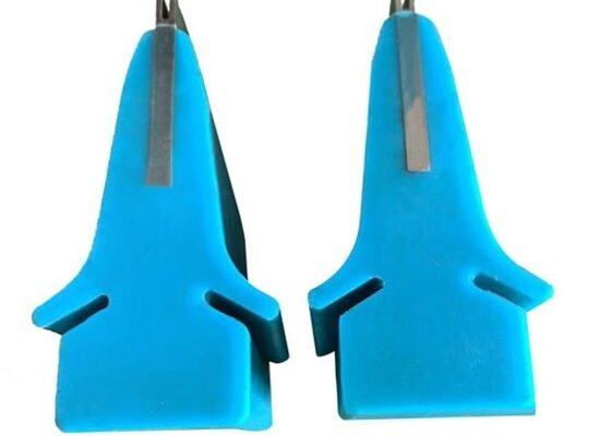 คอนเวียร์เบลท์ Cleaner Polyurethane Blade กับกรอบเหล็ก