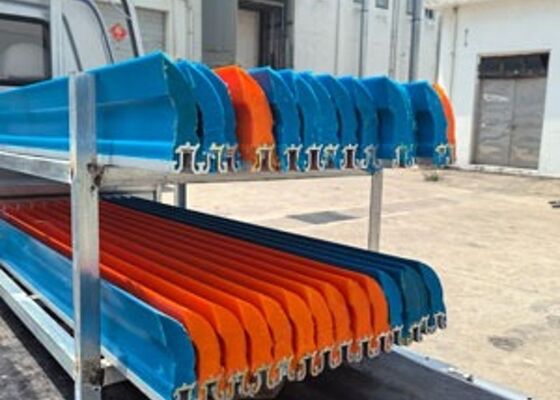 เครื่องทําความสะอาดเข็มขัดขนส่ง PU แพร่ระดับพื้นฐานสําหรับการจัดการวัสดุจํานวนมาก