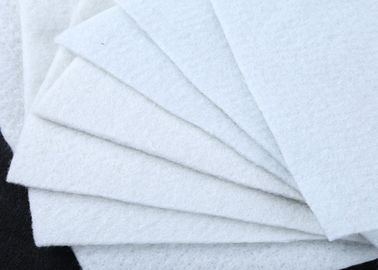 ผ้า Geotextile Stabilization PET หรือ PP เข็มเจาะ Geotextile สีขาวต่อต้านริ้วรอย